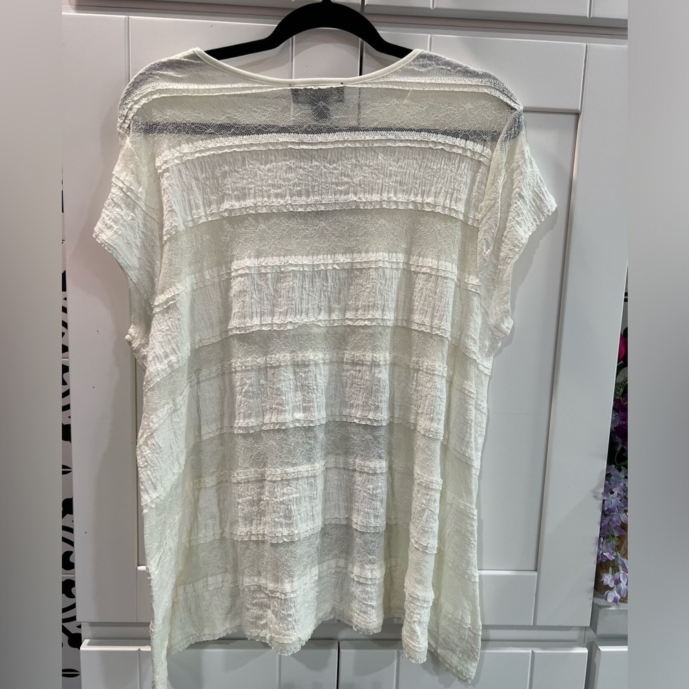 Beautiful Karen Kane ruffle lace top